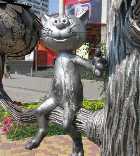 В каком городе стоит памятник котенку с улицы лизюкова
