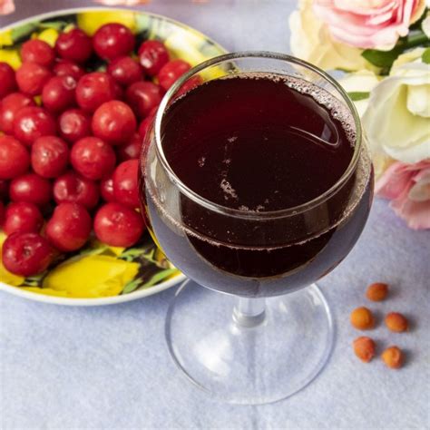 Вино из вишни в домашних условиях с косточками простой рецепт без водки без дрожжей
