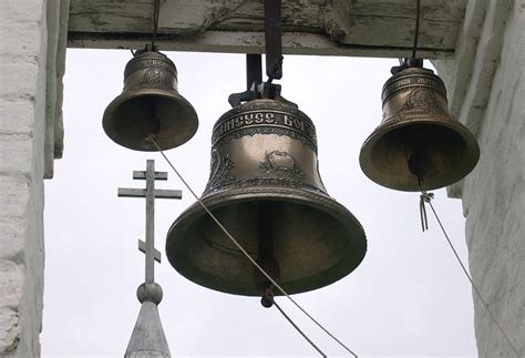 Звон колоколов церковных