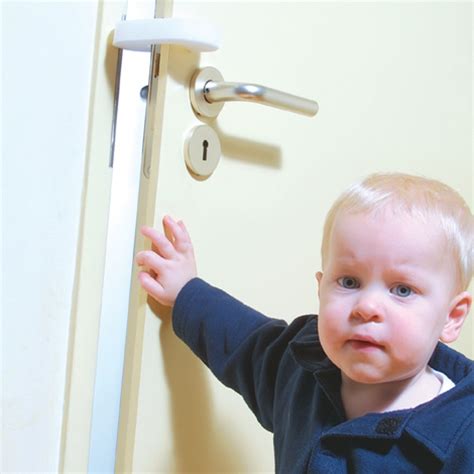 Ребенок прищемил палец дверью что делать