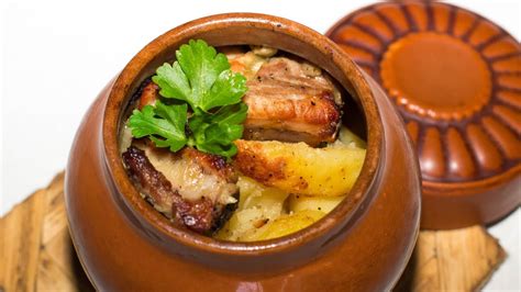 Жаркое в горшочках с мясом и картошкой в духовке рецепт с фото пошагово