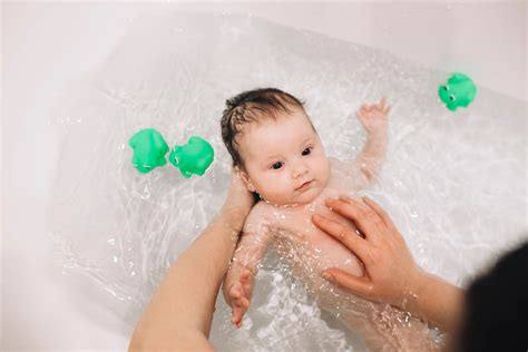 Как мыть новорожденного ребенка