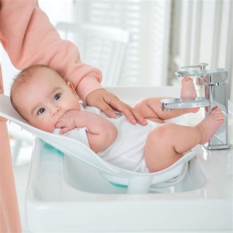 Как подмывать девочку новорожденную