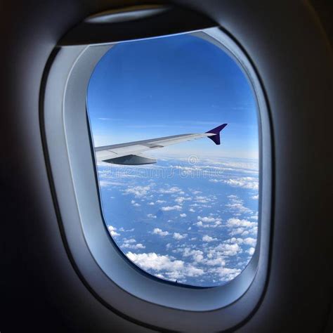 Окно в самолете как называется