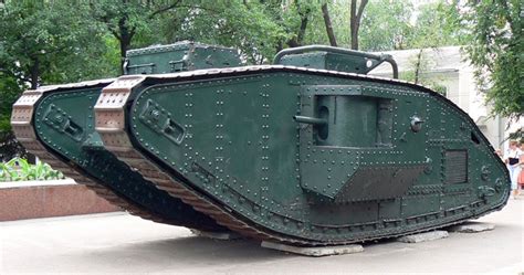 Первый в мире танк