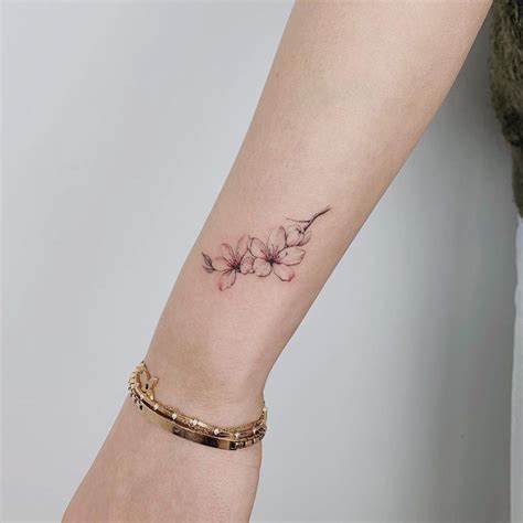 Татуировки женские маленькие